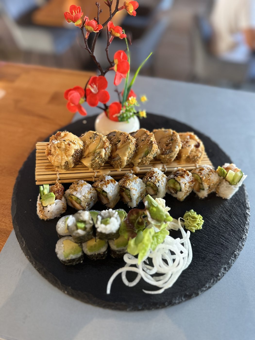 Khay sushi