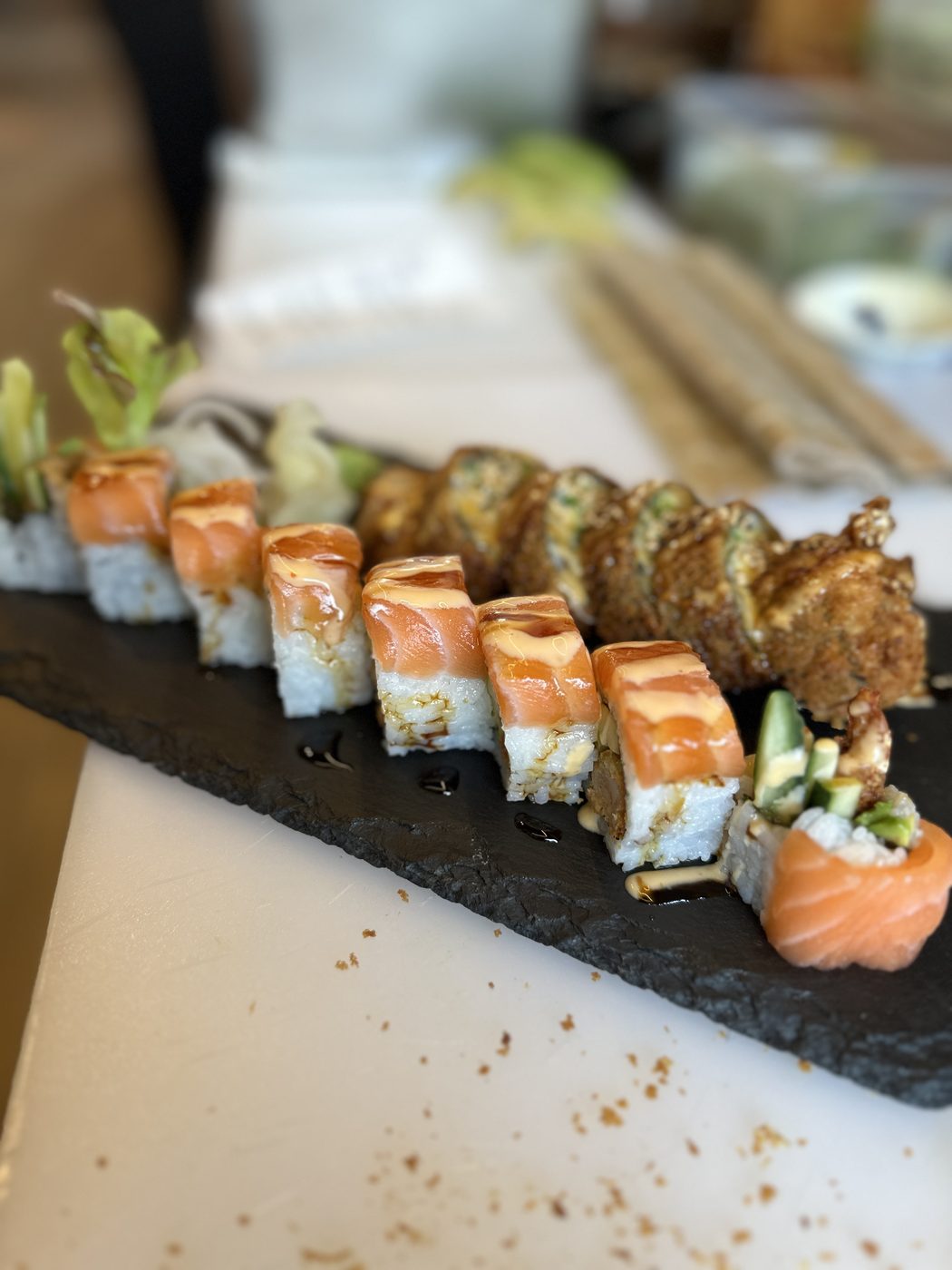 105. Sake Maki (salmon)